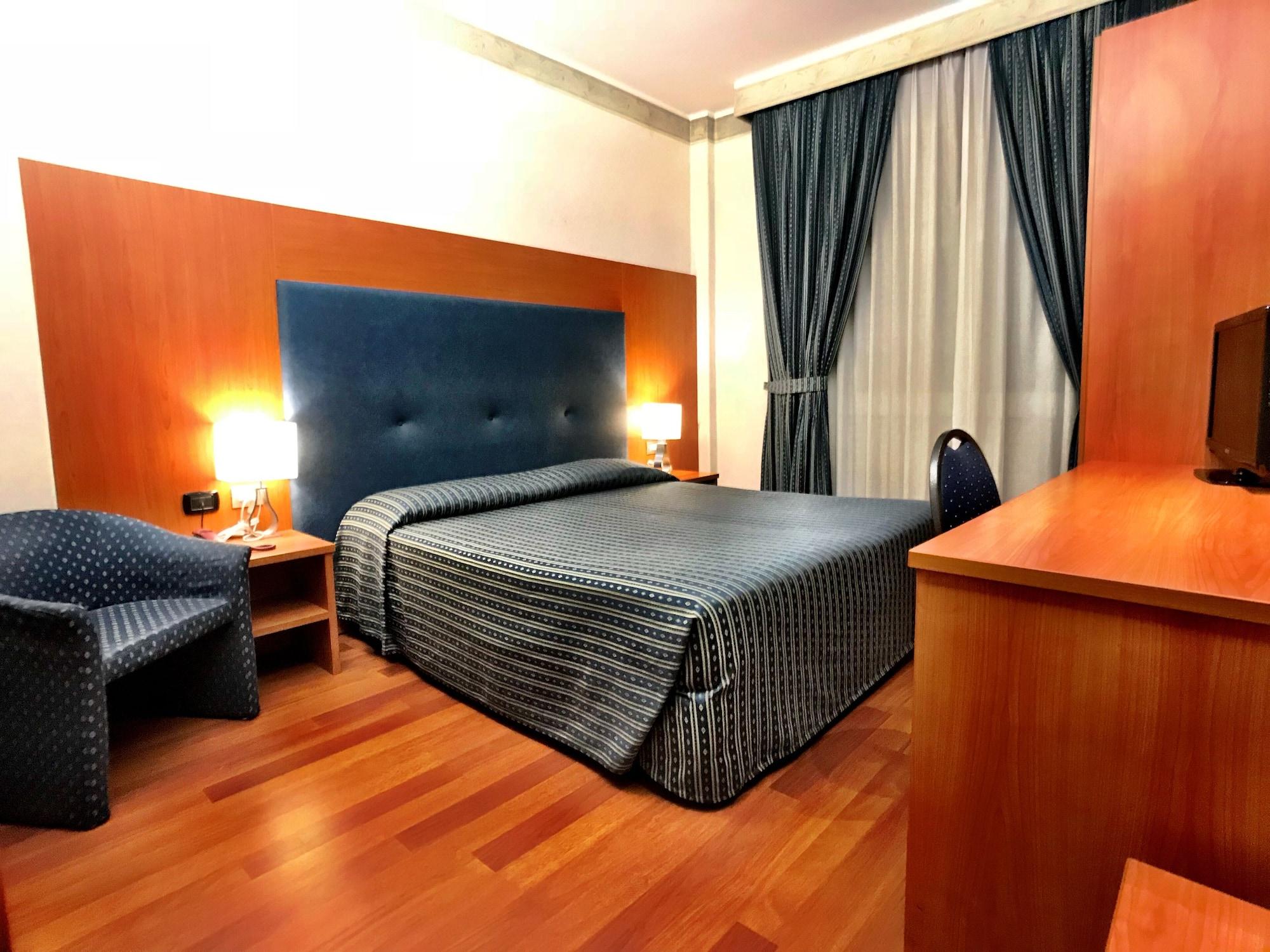 Hotel Mec Мілан Екстер'єр фото