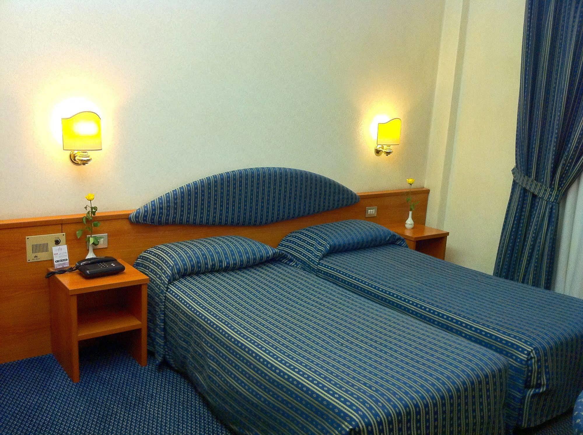 Hotel Mec Мілан Екстер'єр фото