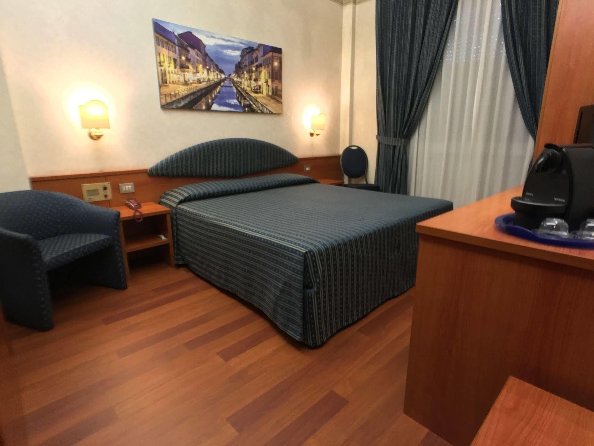 Hotel Mec Мілан Екстер'єр фото