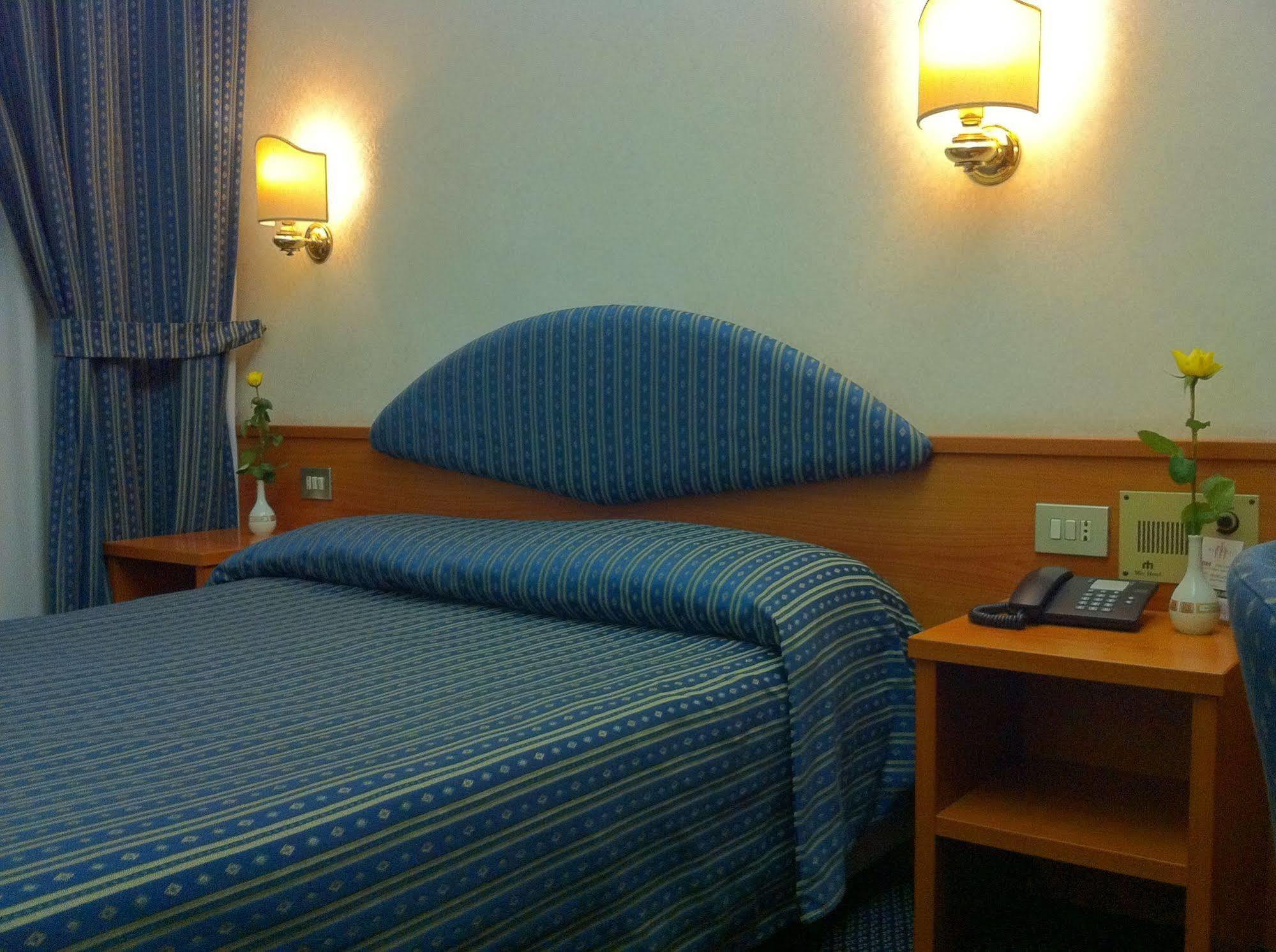 Hotel Mec Мілан Екстер'єр фото